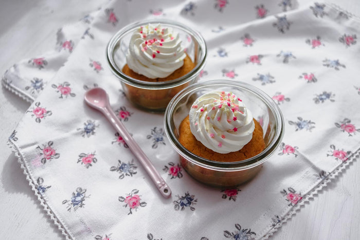 Karottenkuchen im Glas mit Mascarpone-Frosting