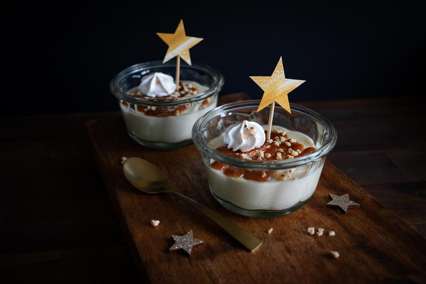 Perfektes Silvester-Dessert: Rezept für Vanille Panna Cotta mit Karamellsoße