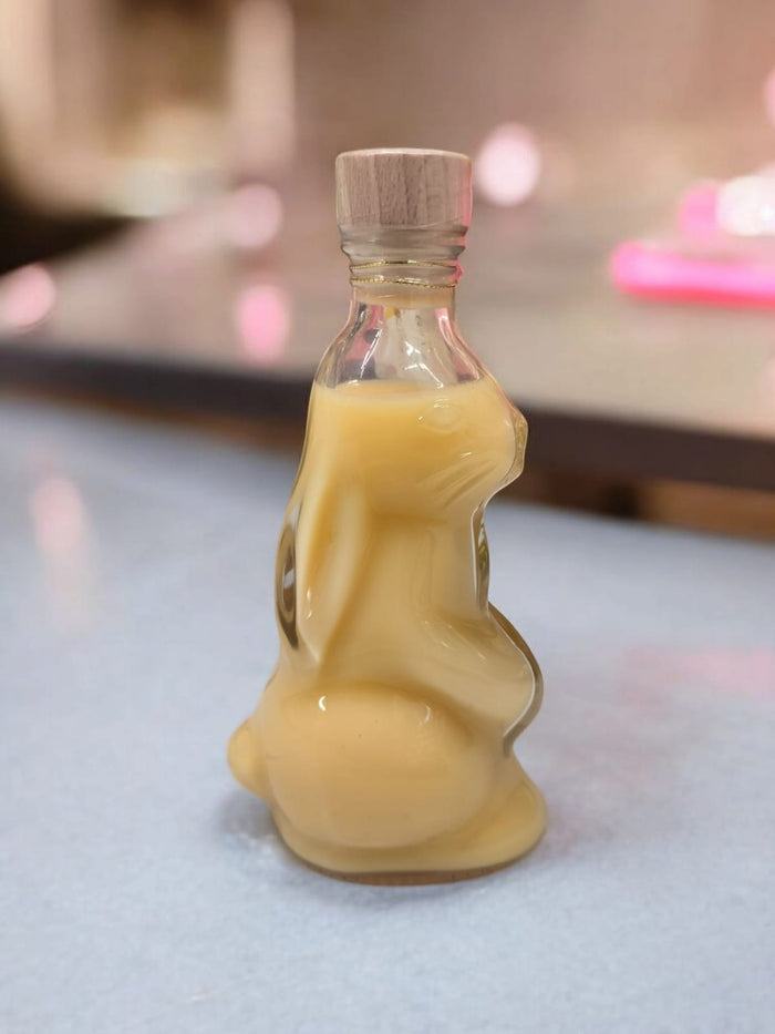 Veganer Eierlikör - ohne Hühnerei in der Hasenflasche