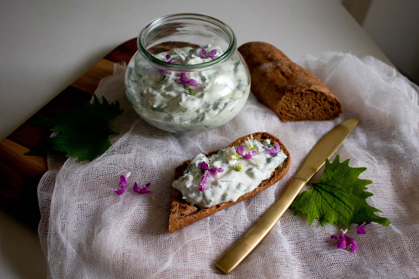 Wildkräuterquark mit Knoblauchsrauke - Rezepte mit Wildkräutern