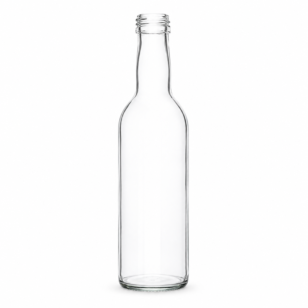 Klare, schlanke Glasflasche mit Schraubmündung auf weißem Hintergrund.