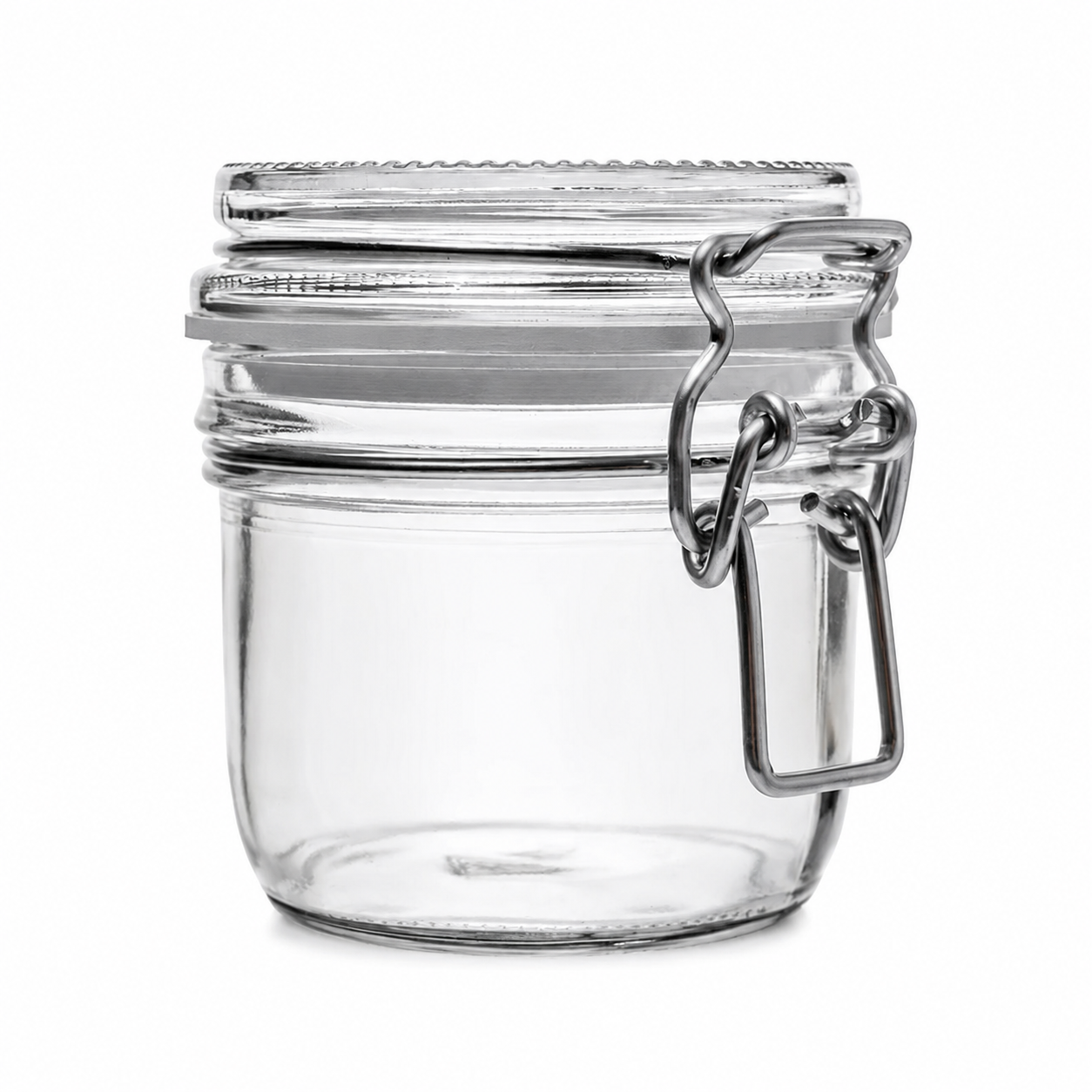 Drahtbügelglas aus klarem Glas mit rundem, leicht konischem Körper, aufgelegtem Glasdeckel und seitlichem Metallbügelverschluss, frontal stehend dargestellt.