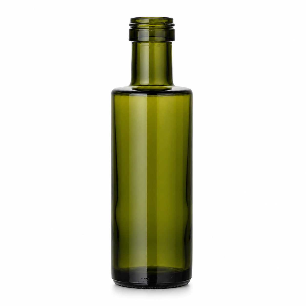 Freigestellte, olivgrüne Glasflasche mit zylindrischem Körper, kurzem Hals und Schraubmündung auf weißem Hintergrund