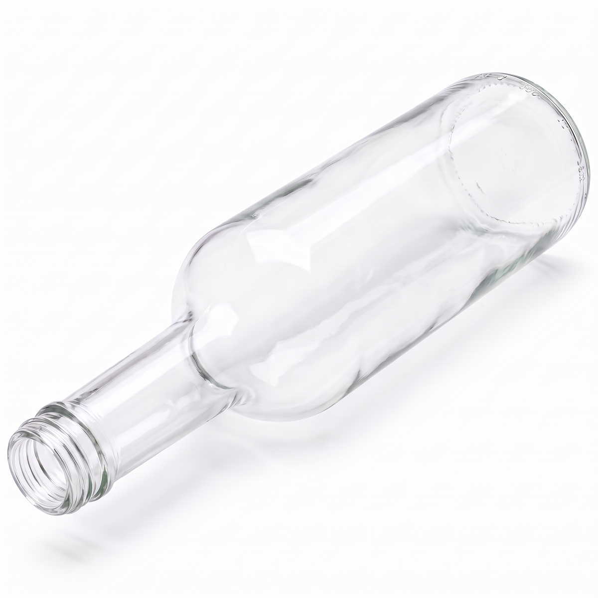 Liegende klare 500-ml-Gradhalsflasche SGRAD003 in isometrischer Ansicht mit 28-mm-Schraubmündung.
