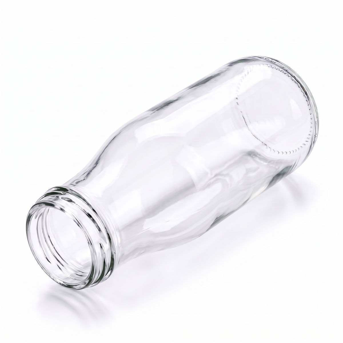Milchflasche Epice aus klarem Glas mit 0,15 Liter Volumen und TO-43-Mündung, liegend in isometrischer Ansicht auf weißem Hintergrund.