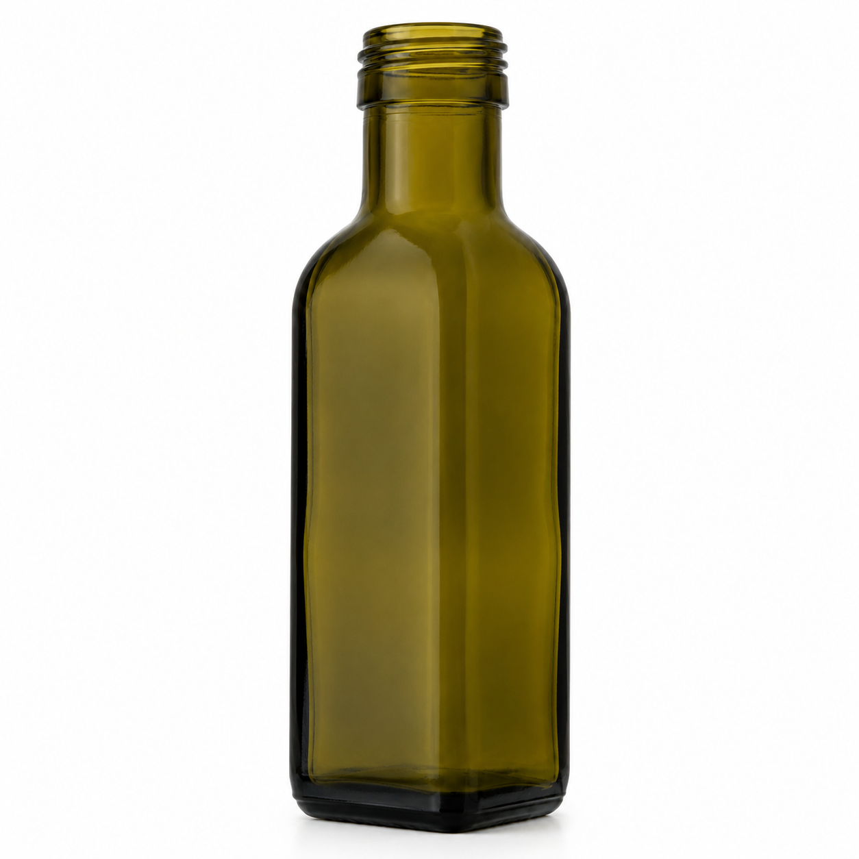 Antikgrüne 100-ml-Marasca-Vierkantflasche aus Glas, leicht seitlich gedreht, mit 31,5-mm-Schraubmündung auf weißem Hintergrund.