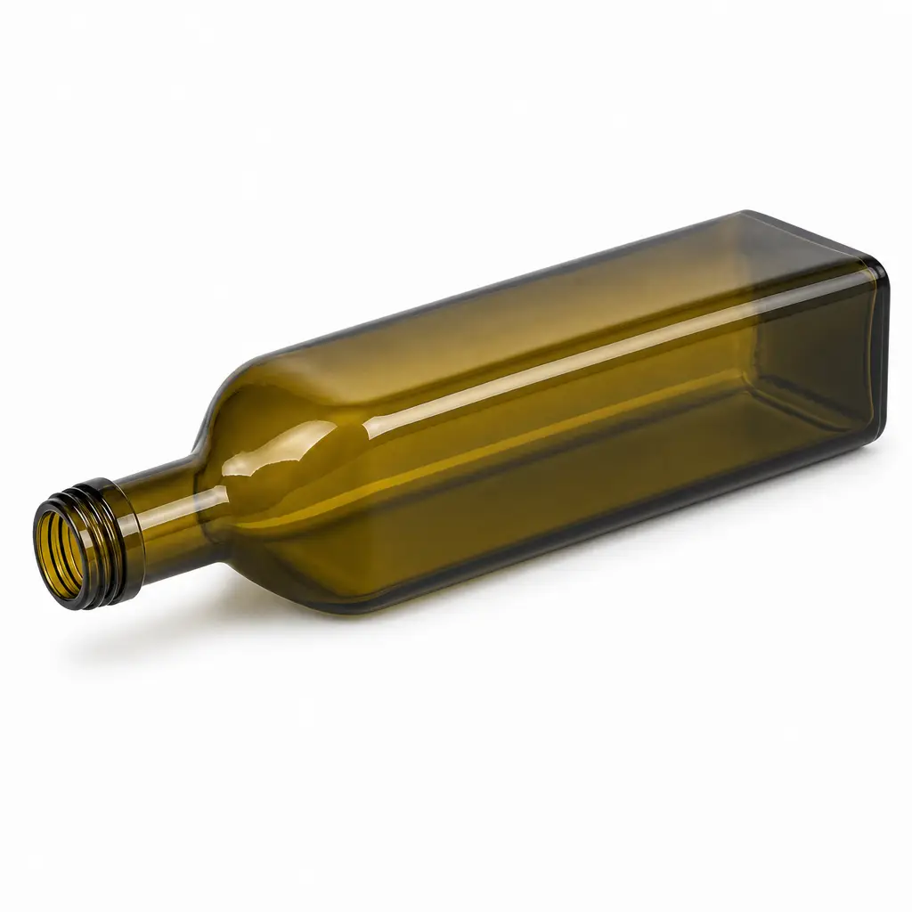 Antikgrüne Marascaflasche 500 ml mit PP-31,5-mm-Mündung, liegend in isometrischer Ansicht auf weißem Hintergrund.