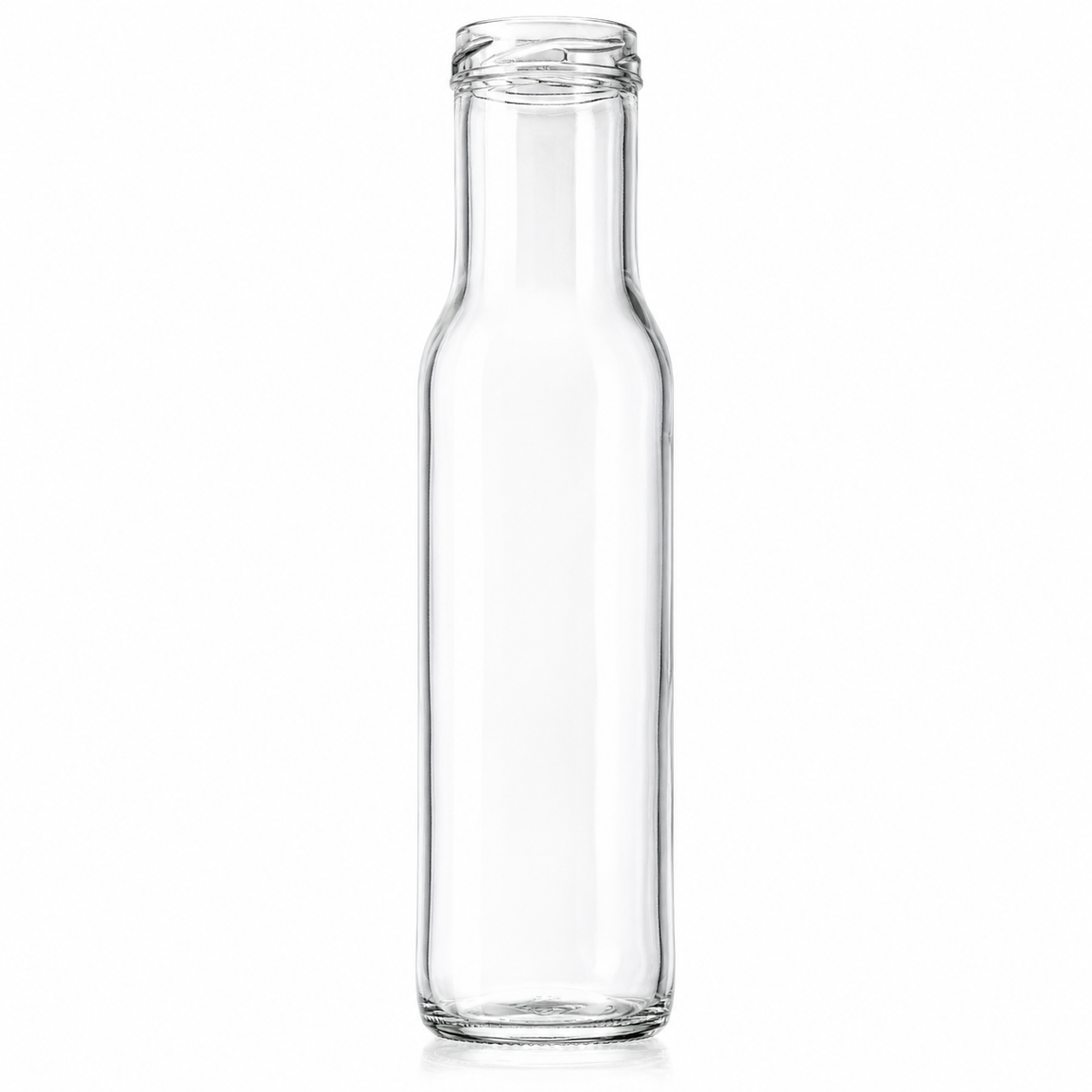 Schmale, klare Glasflasche mit langem zylindrischem Körper und kurzem Hals, freigestellt in Frontalansicht vor weißem Hintergrund.