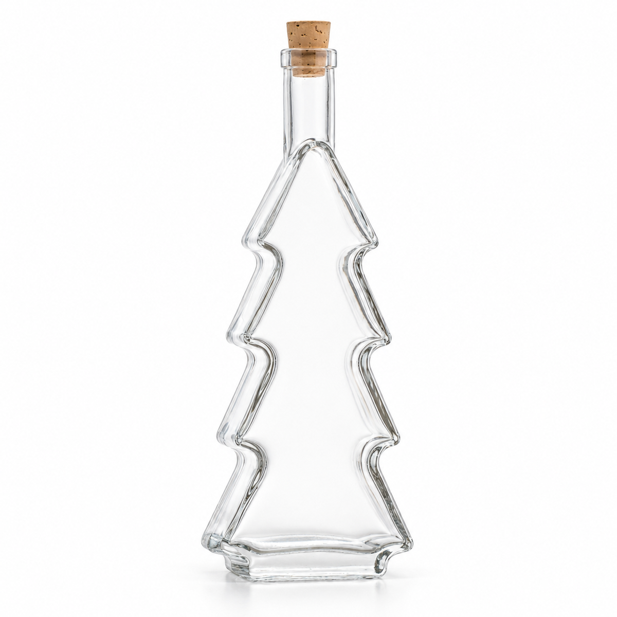 Einzelne Tannenbaumflasche aus klarem Glas mit 500 ml und Naturkorken, leicht seitlich auf weißem Hintergrund