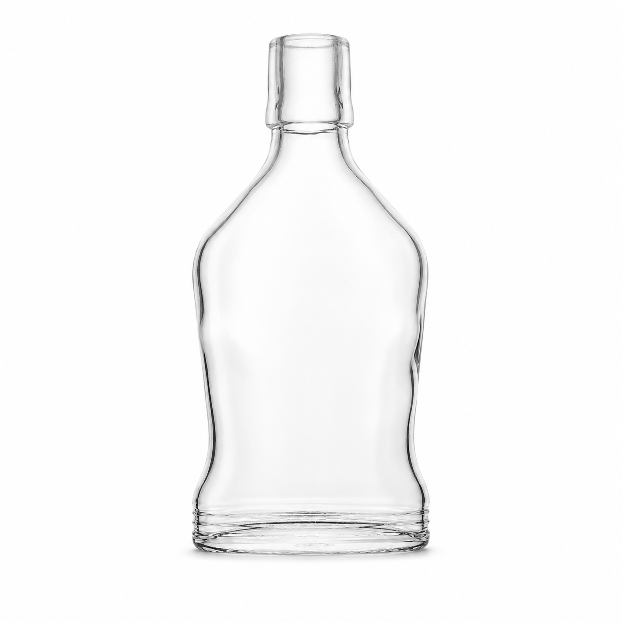 Klare, flache Taschenflasche 200 ml mit Bügelmündung und gerilltem Glasfuß, frontal auf weißem Hintergrund