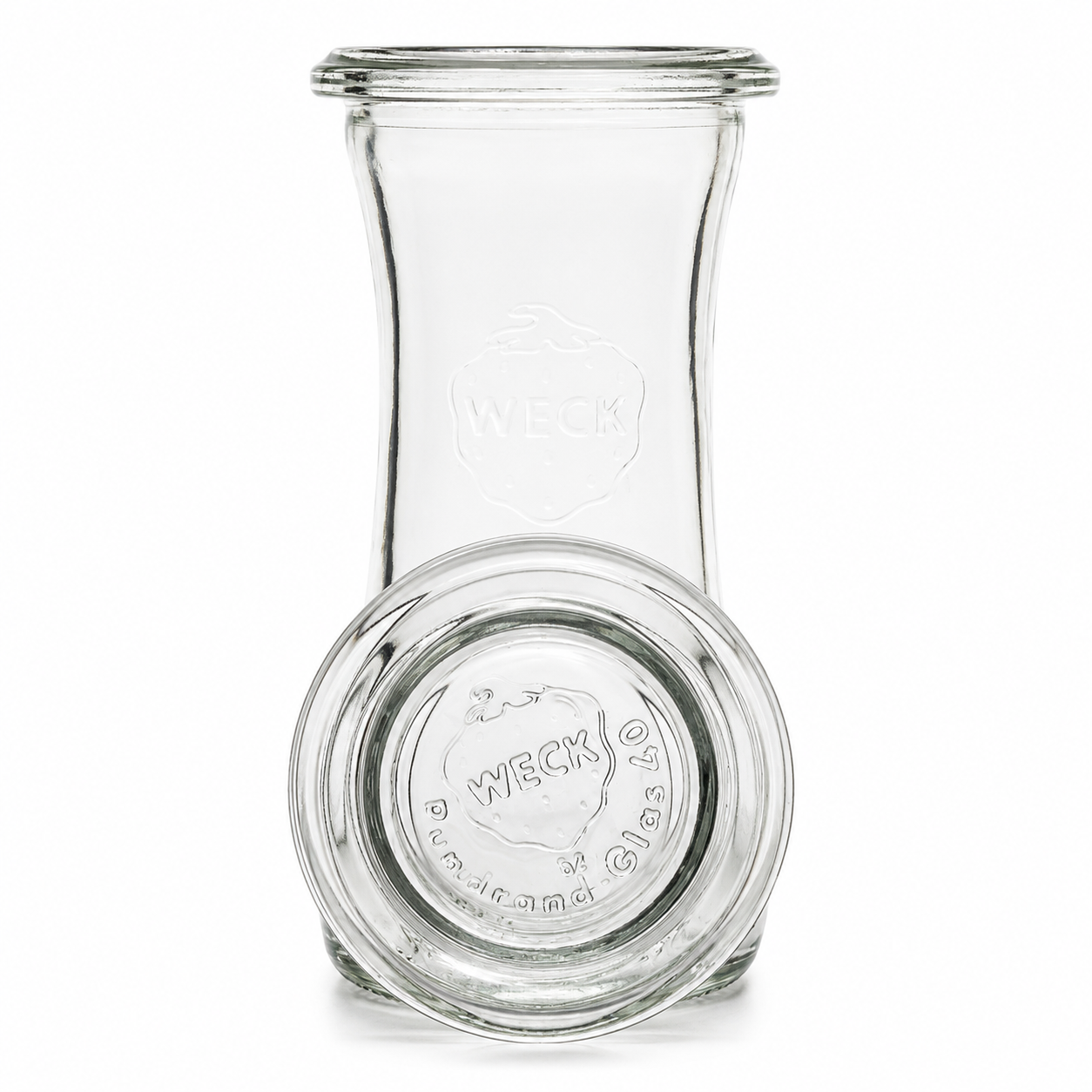 WECK-Glas aus klarem Glas mit passendem Glasdeckel, sichtbarer WECK-Prägung und weißem Hintergrund