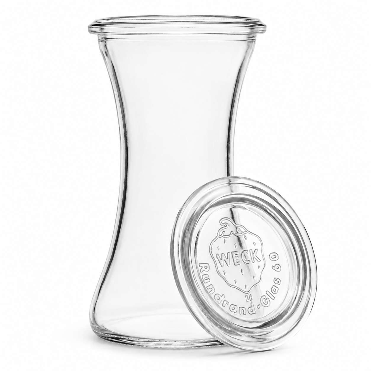 Klares WECK-Glas in geschwungener Form mit passendem geprägtem Glasdeckel, Rundrandmündung und dezenter Studio-Reflektion auf weißem Hintergrund.