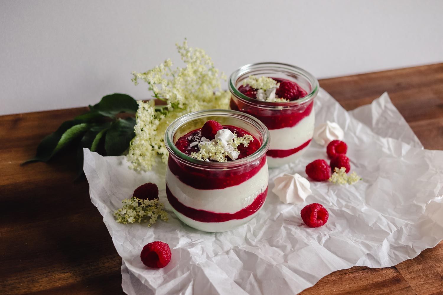 Holunderblüten-Dessert mit Himbeeren - Rezepte Flaschenbauer